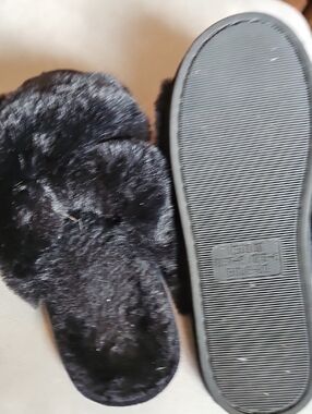 Source Unknown Black Fuzzy Slide Slippers